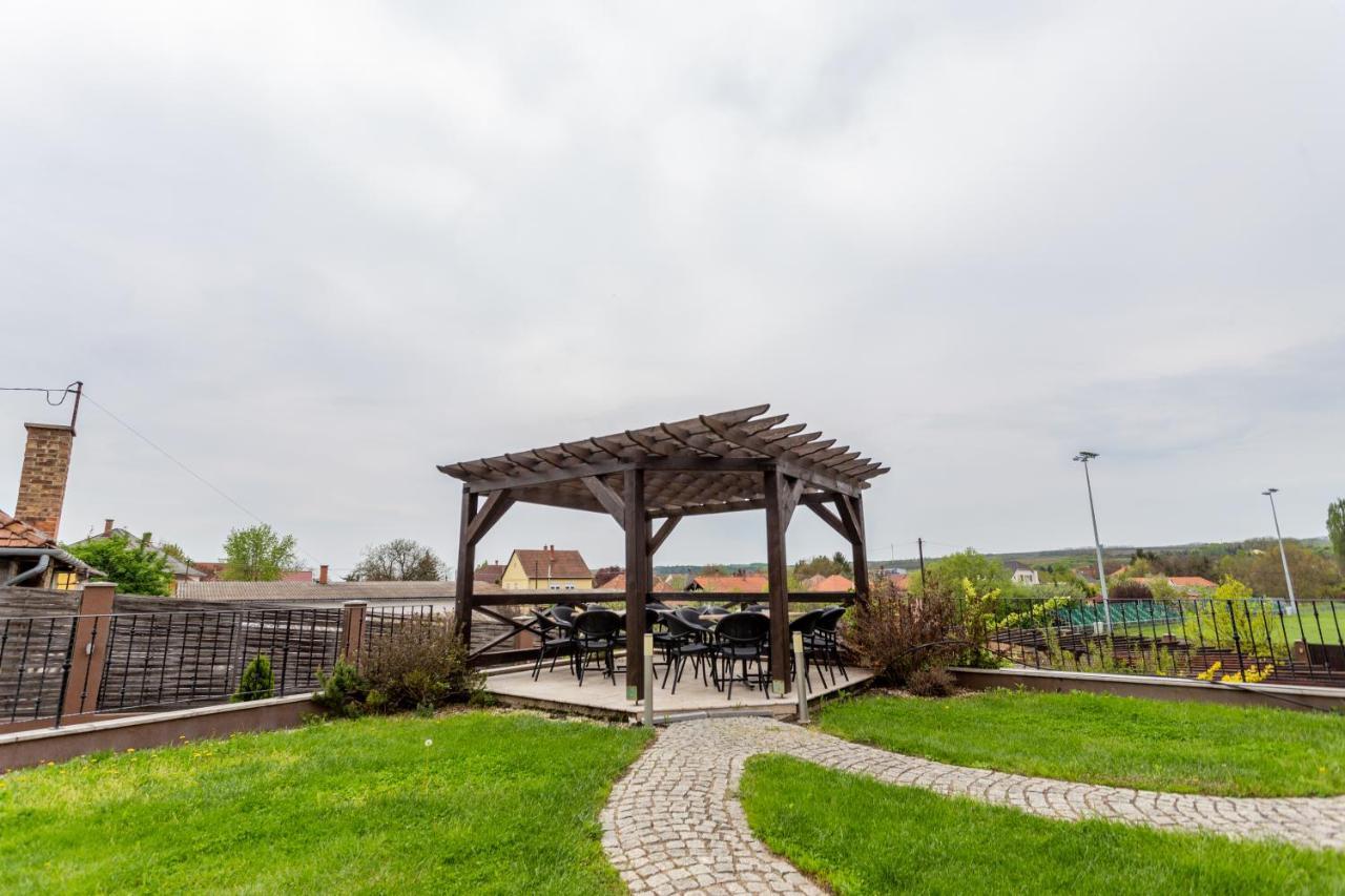Petreny Borpanzio Bed & Breakfast Egerszalók Dış mekan fotoğraf