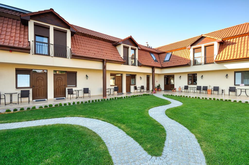 Petreny Borpanzio Bed & Breakfast Egerszalók Dış mekan fotoğraf